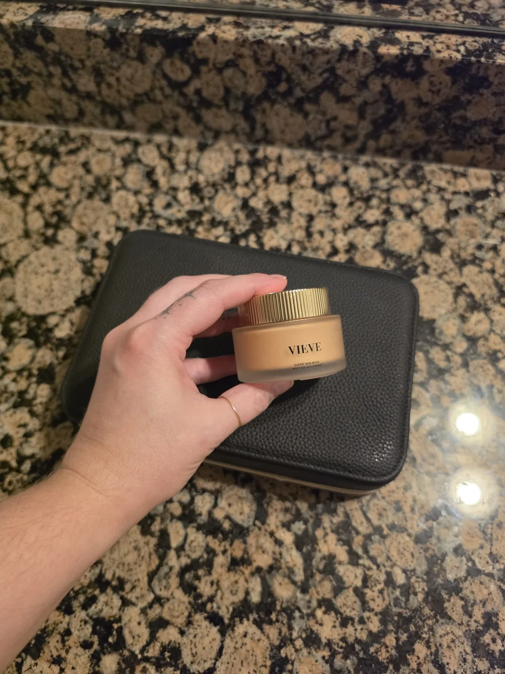 Vieve Face Cream in Gold Jar